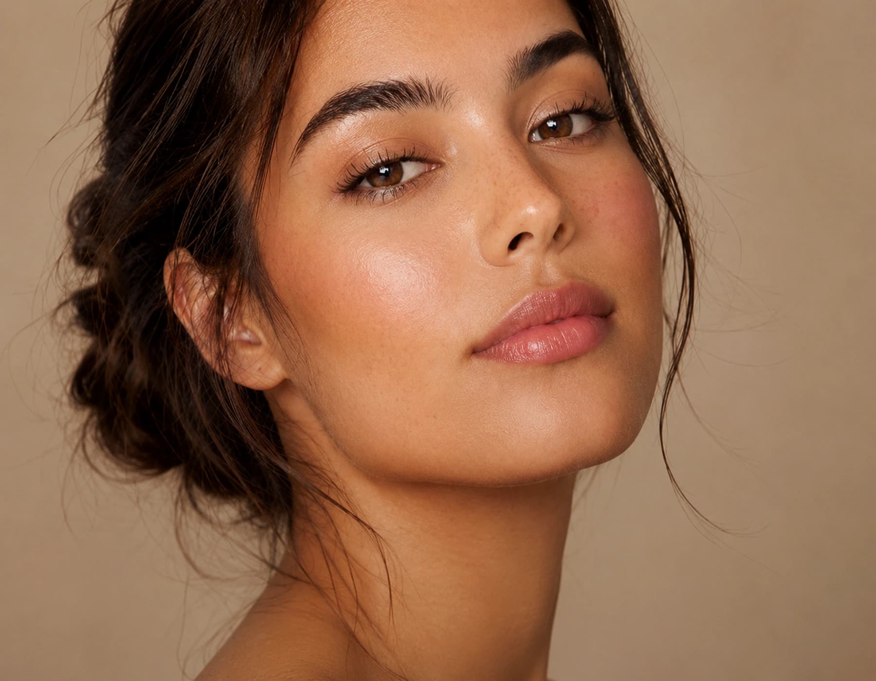 Editorial model inside the VELIO Beauty Mirror